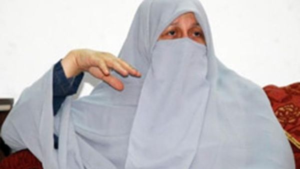 الحاجة عزة أحمد زوجة خيرت الشاطر