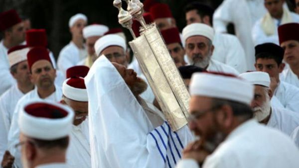 اليوم هناك 750 سامريا موزعين بين حولون قرب تل ابيب وجبل جرزيم "جبلهم المقدس" قرب نابلس.