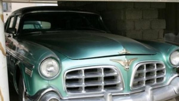 واحدة من سيارات برادوستي القديمة. 