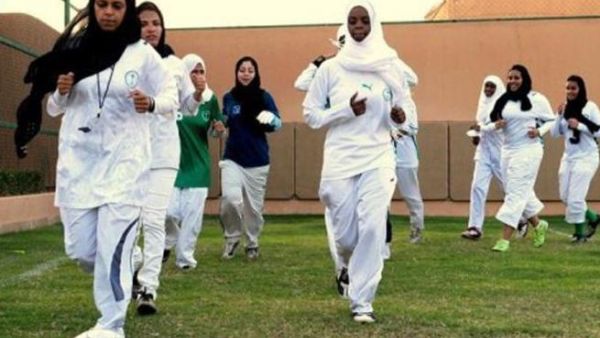 Girls in Saudi Arabia play football. Image via Al Arabiya