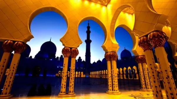  المسجد تعرض للحرق على يد متطرفين