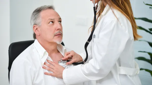 من أسباب تسارع ضربات القلب تناول الأدوية المنشّطة