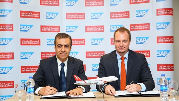 عادل العلي، الرئيس التنفيذي لمجموعة العربية للطيران , جوليان بيرتن، العضو المنتدب لشركة SAP