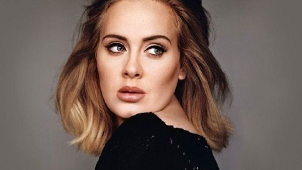 تسريب صور أديل الشخصية بعد تعرض حاسبها للقرصنة