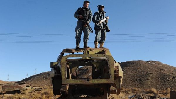 الخمسة هم مهدي أذربيشه، ومحمد جعفري، ومحمود كاظم أباد، وجاويد شير أمين، وسيد محمد طهراني.