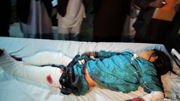 طفلة جريحة تصل المستشفى بعد اصابتها خلال الحفل/أ.ف.ب