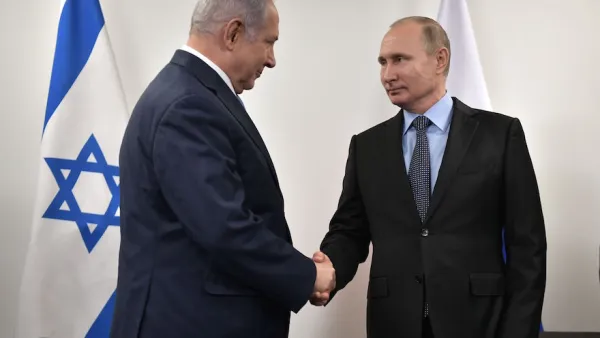 Israeli Prime Minister Benjamin Netanyahu, left, greets Russian President Vladimir Putin. (AFP/File)