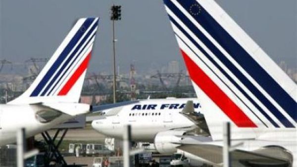 فرنسا توافق على إدراج الطوارئ في الدستور