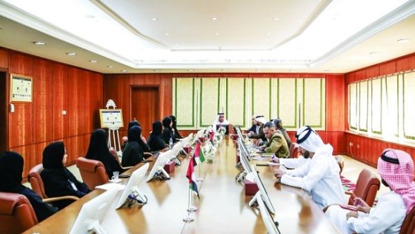 جاءت الجلسة ضمن الحلقات التي تنظمها الغرفة لموظفيها بهدف تنمية معارف وخبرات موظفي الغرفة وإيجاد كوادر قادرة على تقديم خدمات تعزز استدامة أعمال أعضاء الغرفة.