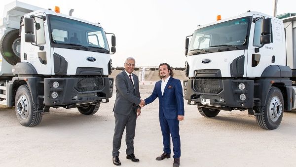 سنان أوغلو ، مدير منطقة الشرق الأوسط في شاحنات فورد ، أشوك خانا ، الرئيس التنفيذي لشركة الطاير للسيارات سنان أوغلو ، مدير منطقة الشرق الأوسط في شاحنات فورد ، أشوك خانا ، الرئيس التنفيذي لشركة الطاير للسيارات