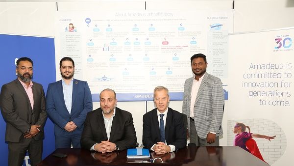علاء العلي، المدير العام لشركة نيرفانا للسياحة والسفر , غراهام نيكولز، المدير العام لشركة أماديوس الخليج