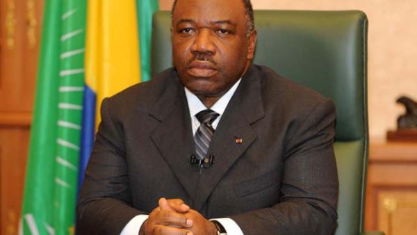 رئيس الغابون يعود للبلاد بعد غياب طويل للعلاج
