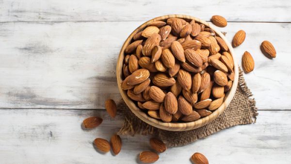 اللوز من أفضل المكسرات لمريض السكري فهو مصدر رائع للدهون الصحية، والمعادن اللوز من أفضل المكسرات لمريض السكري فهو مصدر رائع للدهون الصحية، والمعادن