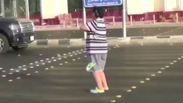 فيديو الشاب في شارع التحلية
