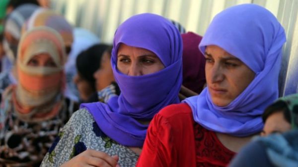 Yazidi Iraqi women queue in order to get food at the Bajid Kandala camp in Kurdistan's western Dohuk province (AFP/Ahmad Al Rubaye) 