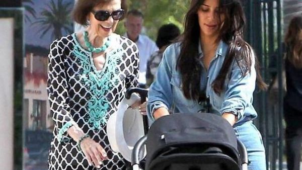 Kim,North and her grandma (MJ)  (Twitter)