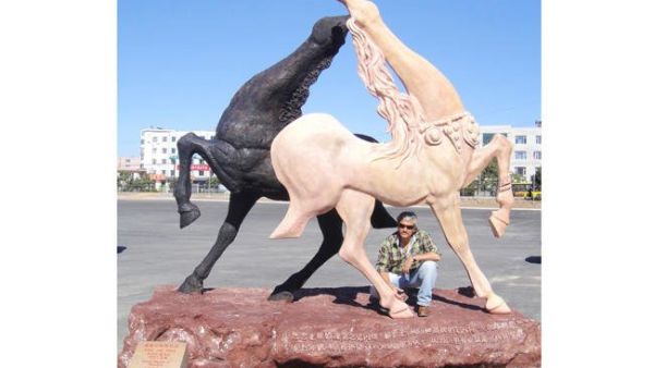 Saudi artist Kamal Al-Mualem horses- beautiful (Twitter)