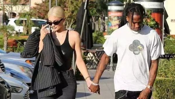 Kylie Jenner with Travis Scott (Twitter)