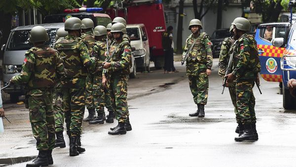 Bangladeshi army soldiers stand guard during a rescue operation to free the hostages. (AFP/File) 