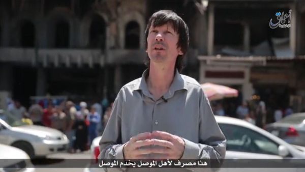 John Cantlie speaks in the latest Isis propaganda video in front of the bombed-out Mosul University. (Twitter) 