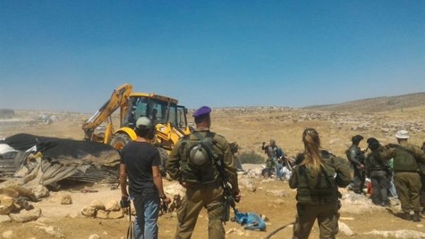 Israeli forces and bulldozers in Susiya (Rabbis for Human Rights) 