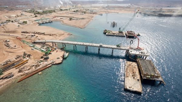 Jordan and Iraq plan to increase cooperation in the transport field, including through twinning Aqaba and Basra ports. (File photo)