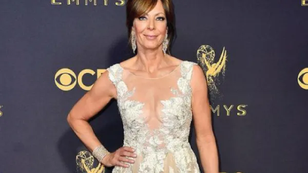 المشاهير بفساتين ساحرة من أشهر المصممين العرب في حفل الـ Emmy 
