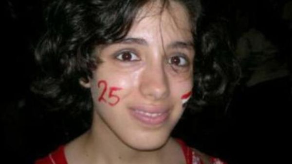 علياء المهدي ربطت بين صورها العارية وبين الثورة في مصر!.