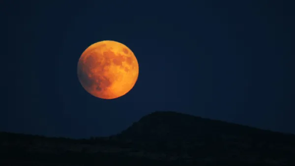 The Moon will be 356,509 km closer to Earth, the closest it has been to Earth since 1948.   (Shutterstock)