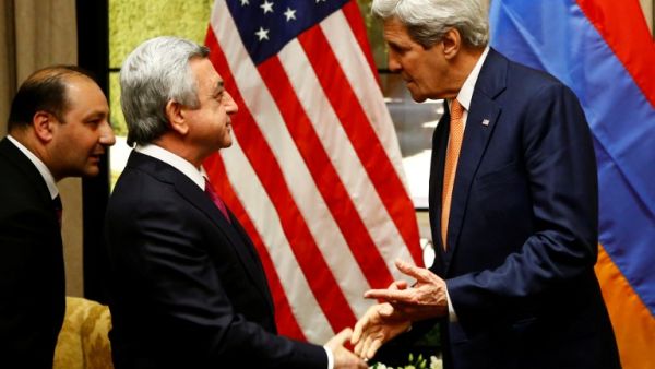 US Secretary of State John Kerry shakes hands with Armenia's President Serzh Sargsyan on May 16, 2016 in Vienna, Austria as the leaders meet for the first time since fighting erupted over Nagorno Karabakh. (AFP/Leonhard Foeger)