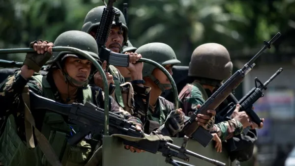 NOEL CELIS / AFP

NOEL CELIS / AFP

(NoelSoldiers aboard their vehicles maneouver through a street in Marawi, in southern island of Mindanao on June 10, 2017. United States special forces are providing support to the Philippine military battling to dislodge Islamist militants in a southern city, the US embassy said, as 13 Filipino marines were killed in fresh fighting. Celis/AFP)
