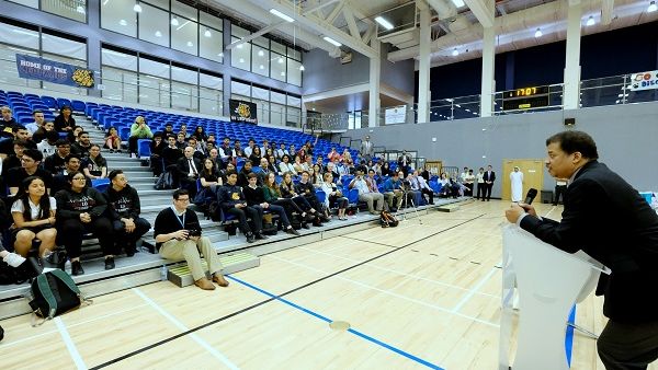 American astrophysicist meets over 100 students and staff from GEMS Dubai American Academy.