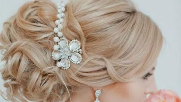 كسسوارات من اللؤلؤ براقة ورقيقة تبرز بسهولة تامة جمال شعرك