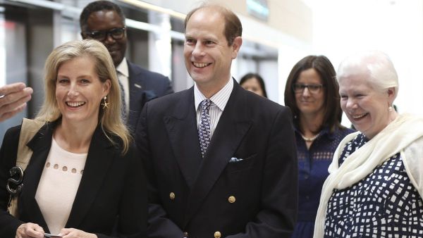 Prince Edward and with his wife Sophie (Twitter)