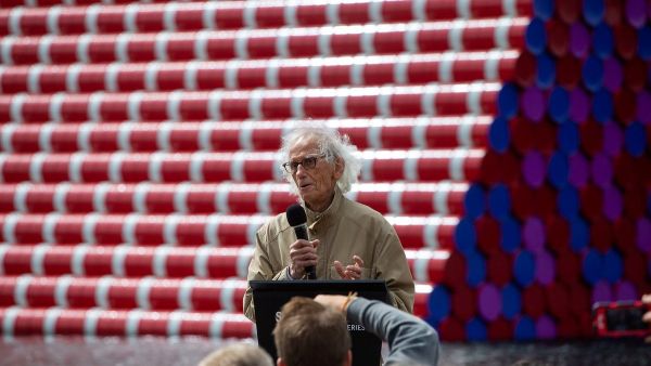 Artist Christo and Floating Mastaba art piece unveiled at Serpentine in Hyde Park (Twitter)