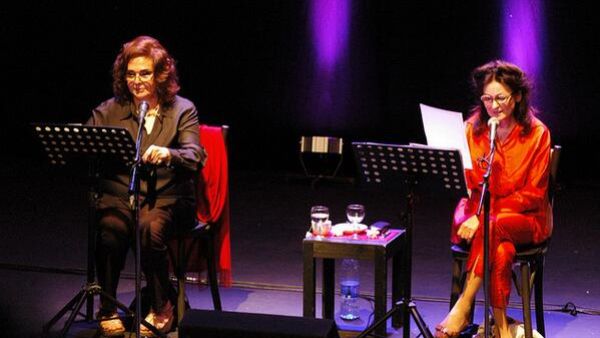 Nidal al Ashkar (Left) and Hanan al Shaykh read from the 1001 Nights  (Twitter)