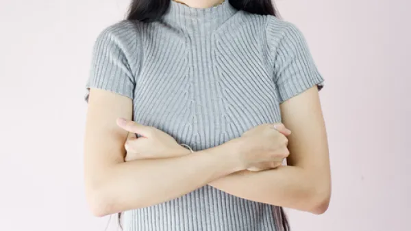 يمتلك جل الألوفيرا خصائص طبيعية تمنع من ترهل الثدي