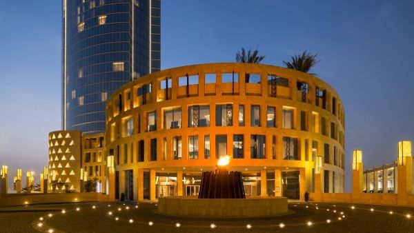 أن العروض الحصرية المميزة لا تتوقف في فندق برج رافال كمبينسكي، وتتضاعف أهميتها في أوقات الأعياد والإجازات.