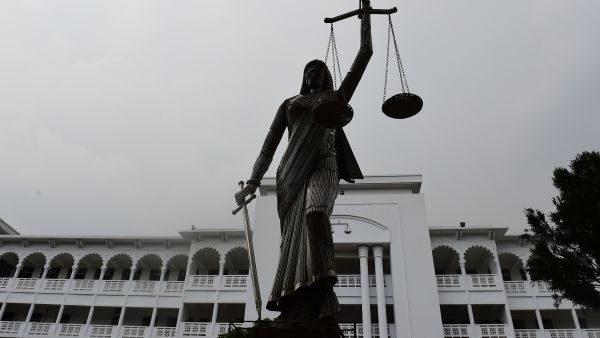 Left-leaning activists clashed with police in Dhaka after its removal, asking the government to reinstall the statue. 
(AFP) 