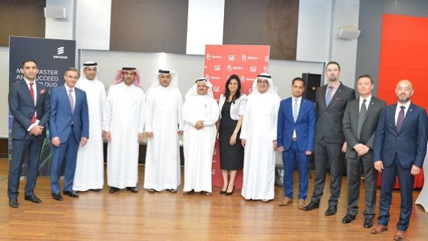 The Minister of Transportation and Telecommunications, H.E. Eng. Kamal bin Ahmed Mohammed and Batelco Chairman Shaikh Mohamed bin Khalifa Al Khalifa with officials from EGovernment, Ericsson and Batelco The Minister of Transportation and Telecommunications, H.E. Eng. Kamal bin Ahmed Mohammed and Batelco Chairman Shaikh Mohamed bin Khalifa Al Khalifa with officials from EGovernment, Ericsson and Batelco