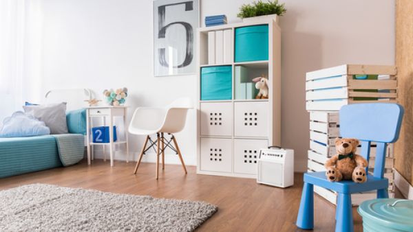 يفضل الاستعانة بمقعد صغير إذا كانت المساحة تسمح بذلك يفضل الاستعانة بمقعد صغير إذا كانت المساحة تسمح بذلك