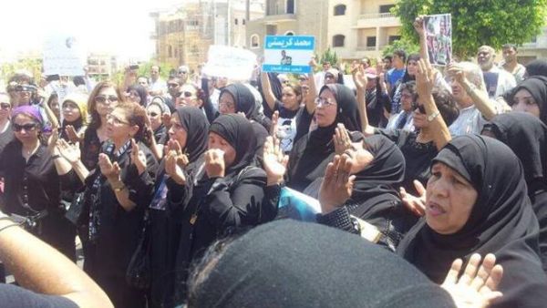 The Mothers of Martyrs protesting in Egypt. (image courtesy of Egyptian Chronicles)