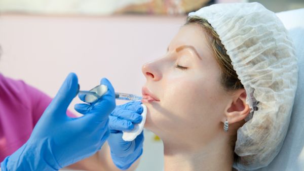 الفيلر في طب الأسنان التجميلي لتصحيح حجم الفم