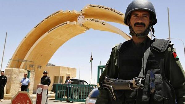 Bedouin forces stand guard in front of the Jordanian Karameh border crossing at the Iraqi border  (Twitter)
