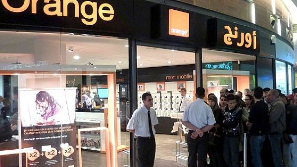 Egypt's telecoms regulator has approached three companies that currently offer mobile services in Egypt about applying to buy 4G licences but did not give details or prices. (Itp.net)