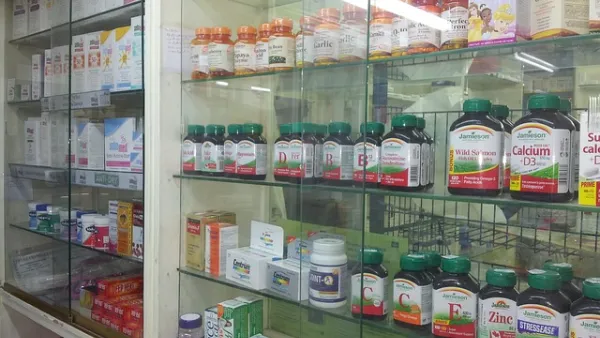 The US report considers the proliferation of counterfeit pharmaceuticals that are manufactured, sold and distributed in Lebanon a continuing concern. (Pixabay)
