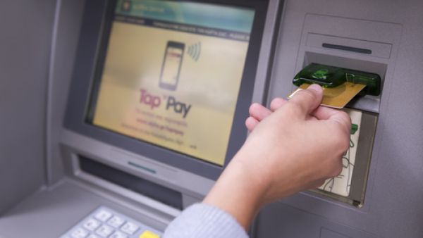 Egypt has suffered from a shortage of dollars in the banking system to pay for crucial imports since a 2011 uprising drove away tourists and foreign investors, crucial sources of hard currency. (Shutterstock/Ververidis Vasilis)