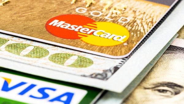 Keep your credit card in sight at all times, such as when paying in a restaurant. (Shutterstock)