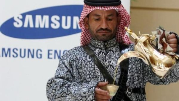 Arabic coffee poured to welcome Korean firms