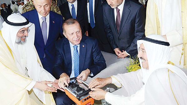 The Emir of Kuwait Sheikh Sabah Al-Ahmed Al-Jaber Al-Sabah and Turkish President Recep Tayyip Erdogan lay the foundation stone for construction of the new terminal at Kuwait International Airport in Kuwait City on May 9, 2017. (AFP) The Emir of Kuwait Sheikh Sabah Al-Ahmed Al-Jaber Al-Sabah and Turkish President Recep Tayyip Erdogan lay the foundation stone for construction of the new terminal at Kuwait International Airport in Kuwait City on May 9, 2017. (AFP)